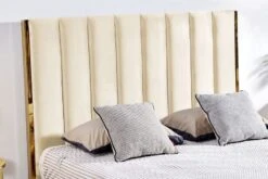 Lit 180x200 Cm Avec Coffre De Rangement Et Tête De Lit Velours Beige Et Laiton Pika -Disney Cars Soldes lit 180x200 cm avec coffre de rangement et tete de lit velours beige et laiton pika 685594