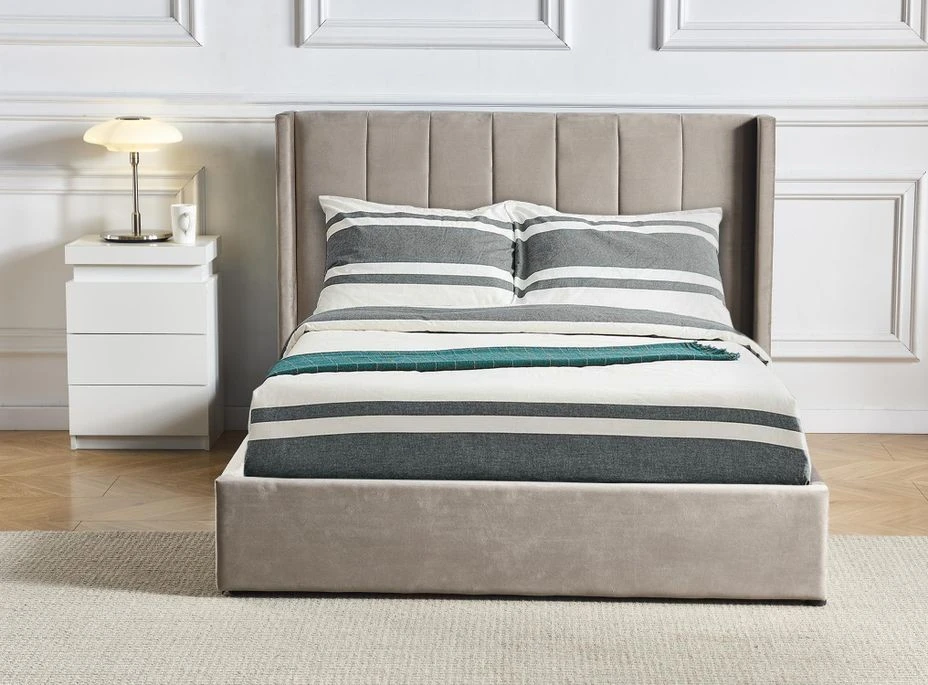 Lit Coffre 140x190 Cm Velours Taupe Capitonné Loria 4 Lit Coffre 140x190 Cm Velours Taupe Capitonné Loria – Image 2