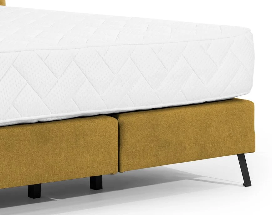 Lit Continental Capitonné Tissu Jaune Moutarde Pozza Avec Matelas 30 Cm En Latex Et Pied Métal Noir 6 Lit Continental Capitonné Tissu Jaune Moutarde Pozza Avec Matelas 30 Cm En Latex Et Pied Métal Noir – Image 4
