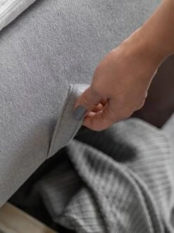 Lit Continental Velours Bleu Foncé Balore -Disney Cars Soldes lit continental velours bleu fonce balore 3666722601023 1396352