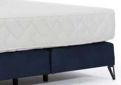Lit Continental Velours Bleu Nuit Tiempo Avec Matelas 30 Cm En Latex Et Pied Métal Noir -Disney Cars Soldes lit continental velours bleu nuit tiempo avec matelas 30 cm en latex et pied metal noir 5904484023539 1397949